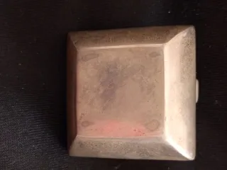 Cenicero antiguo de metal