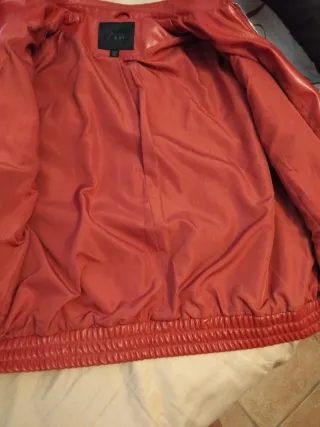 Chaqueta efecto piel bomber roja