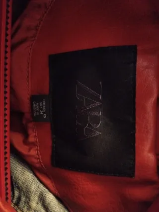 Chaqueta efecto piel bomber roja