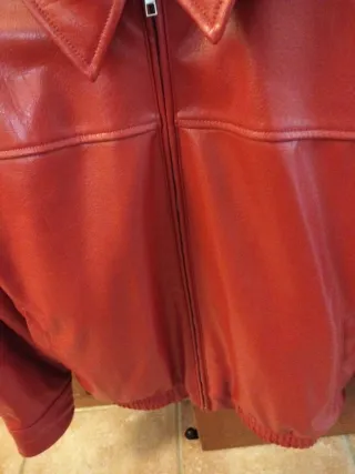 Chaqueta efecto piel bomber roja