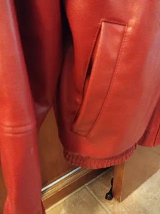 Chaqueta efecto piel bomber roja