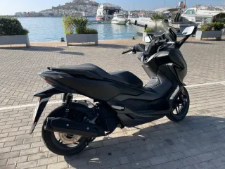 Honda Forza 125 Negra Automática
