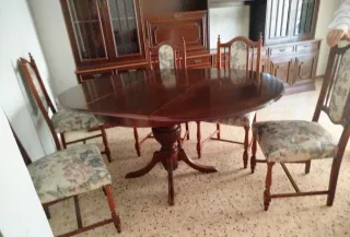 Mueble comedor madera 3'30 m. 2 vitrinas/8 puertas