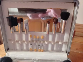 Maletín de maquillaje con accesorios