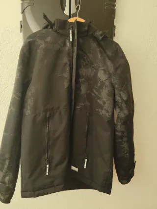 Cazadora H&M Negra con Diseño