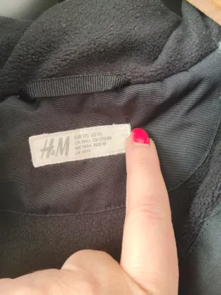 Cazadora H&M Negra con Diseño