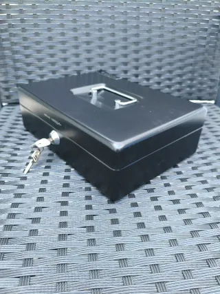 Caja metálica negra Esselte con llave