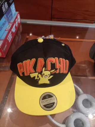 Gorra Pikachu Bioworld Negra y Amarilla