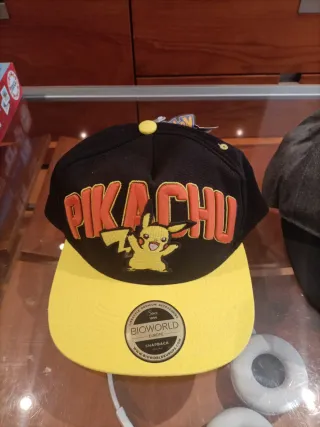Gorra Pikachu Bioworld Negra y Amarilla