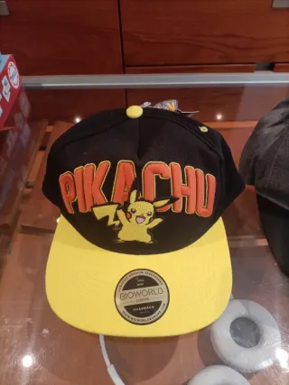 Gorra Pikachu Bioworld Negra y Amarilla