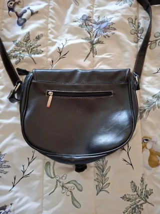 Bolso negro de hombro