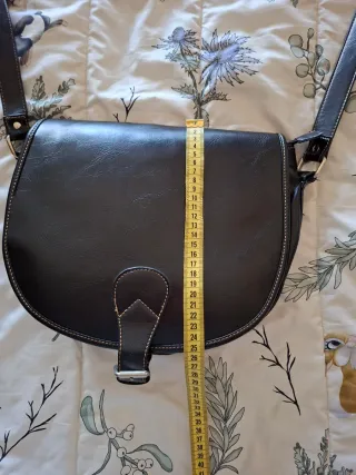 Bolso negro de hombro