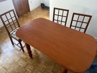 Mesa comedor y 3 sillas madera