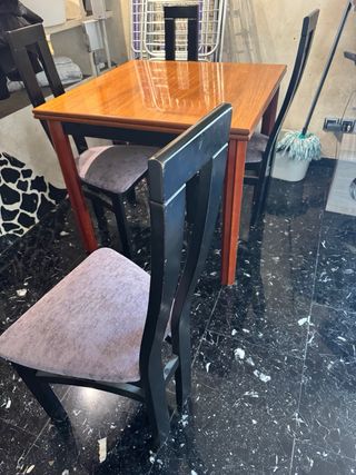 Mesa de comedor extensible + 4 sillas