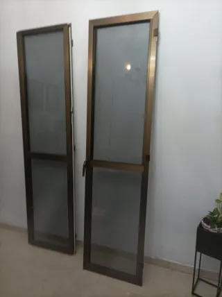 Puertas de aluminio dorado