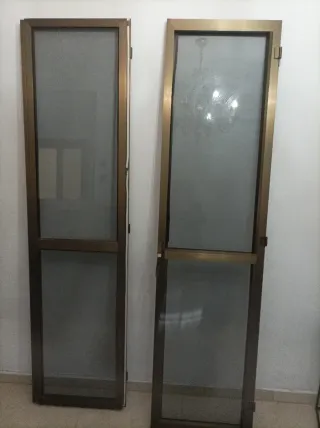 Puertas de aluminio dorado