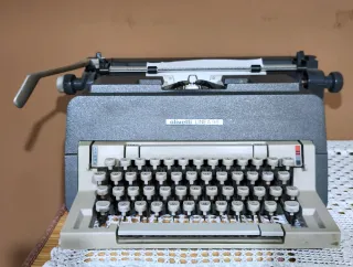 Máquina de escribir Olivetti Línea 98