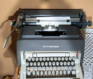 Máquina de escribir Olivetti Línea 98