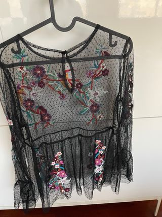 Blusa de gasa bordada