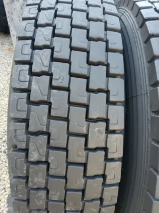 Neumáticos 315/80 R22.5. Precio. 150€unidad ...