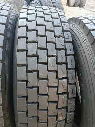 Neumáticos 315/80 R22.5. Precio. 150€unidad ...