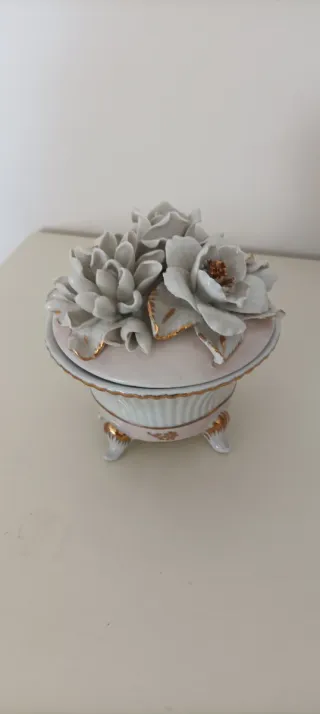 Caja -joyero de porcelana flores rosa