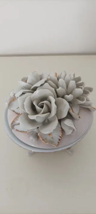 Caja -joyero de porcelana flores rosa