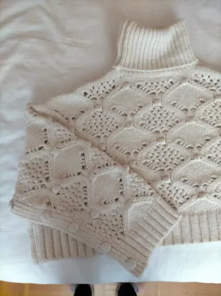 Jersey cuello vuelto beige