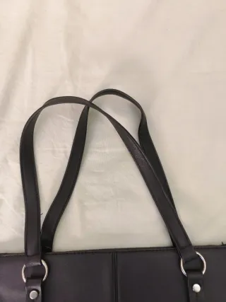 Bolso negro estructurado