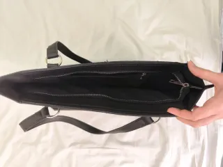Bolso negro estructurado