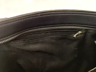 Bolso negro estructurado