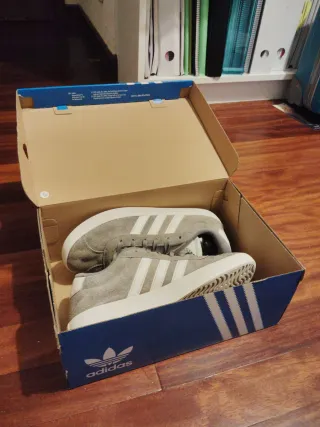 Zapatillas Adidas grises casi sin usar