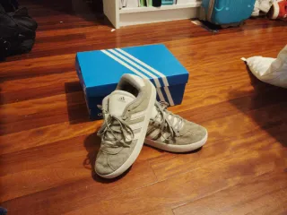 Zapatillas Adidas grises casi sin usar