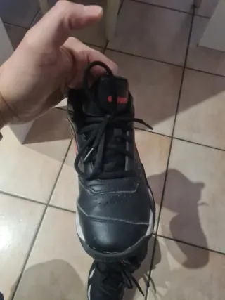 Scarpe Diadora Buzzer 3CS N. 35 nere e rosse.