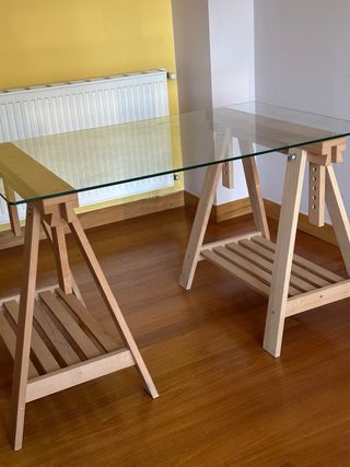 Mesa de escritorio de cristal