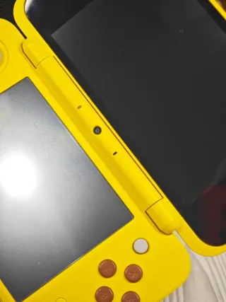 Consola Nintendo New 2DS XL Pikachu