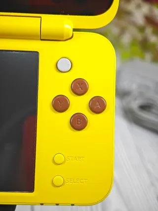 Consola Nintendo New 2DS XL Pikachu