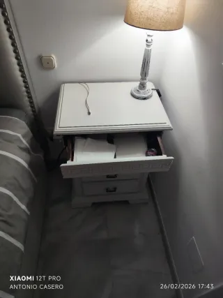 Cómoda blanca de madera