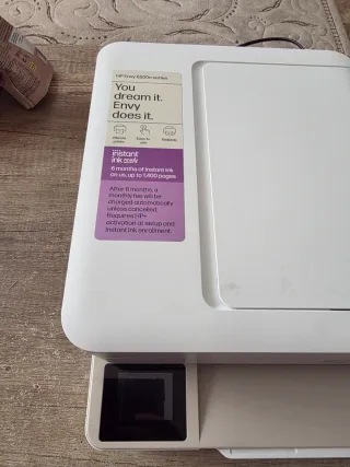 Impresora HP Blanca Envy 6532e con cartuchos XL.