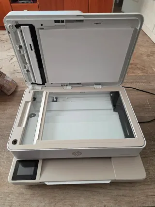 Impresora HP Blanca Envy 6532e con cartuchos XL.