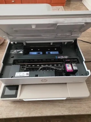 Impresora HP Blanca Envy 6532e con cartuchos XL.