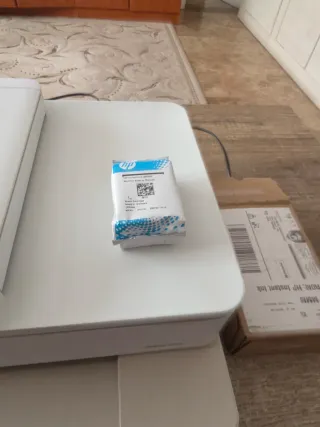 Impresora HP Blanca Envy 6532e con cartuchos XL.