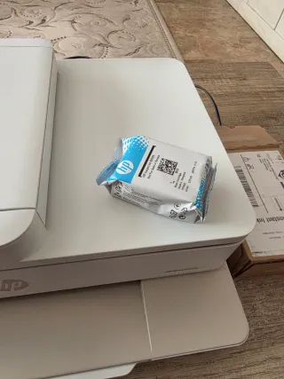 Impresora HP Blanca Envy 6532e con cartuchos XL.