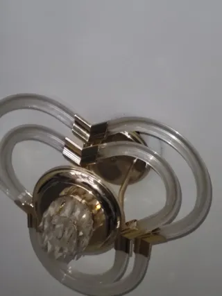 Lámpara de techo dorada y cristal las dos a juegos