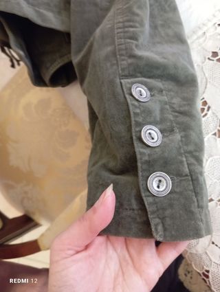 Giacca Velluto Donna in colore grigio.