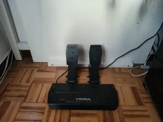 Volante Moza R5 + Pedales+soporte de mesa