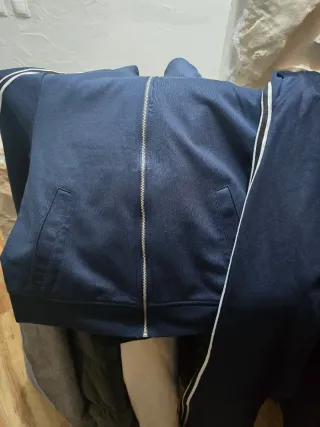 Chándal azul con cremallera