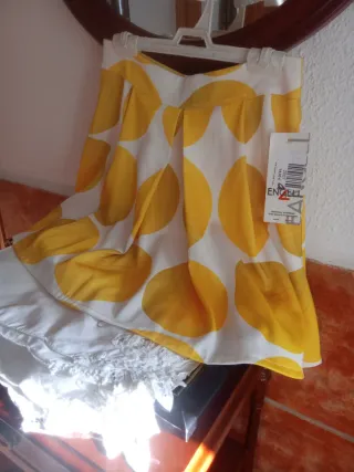 Conjunto Top Blanco y Falda fluida sedosa