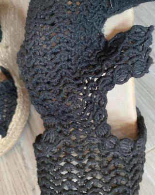 Sandalias Bershka cuña encaje negro 36