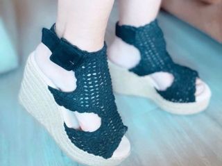 Sandalias Bershka cuña encaje negro 36